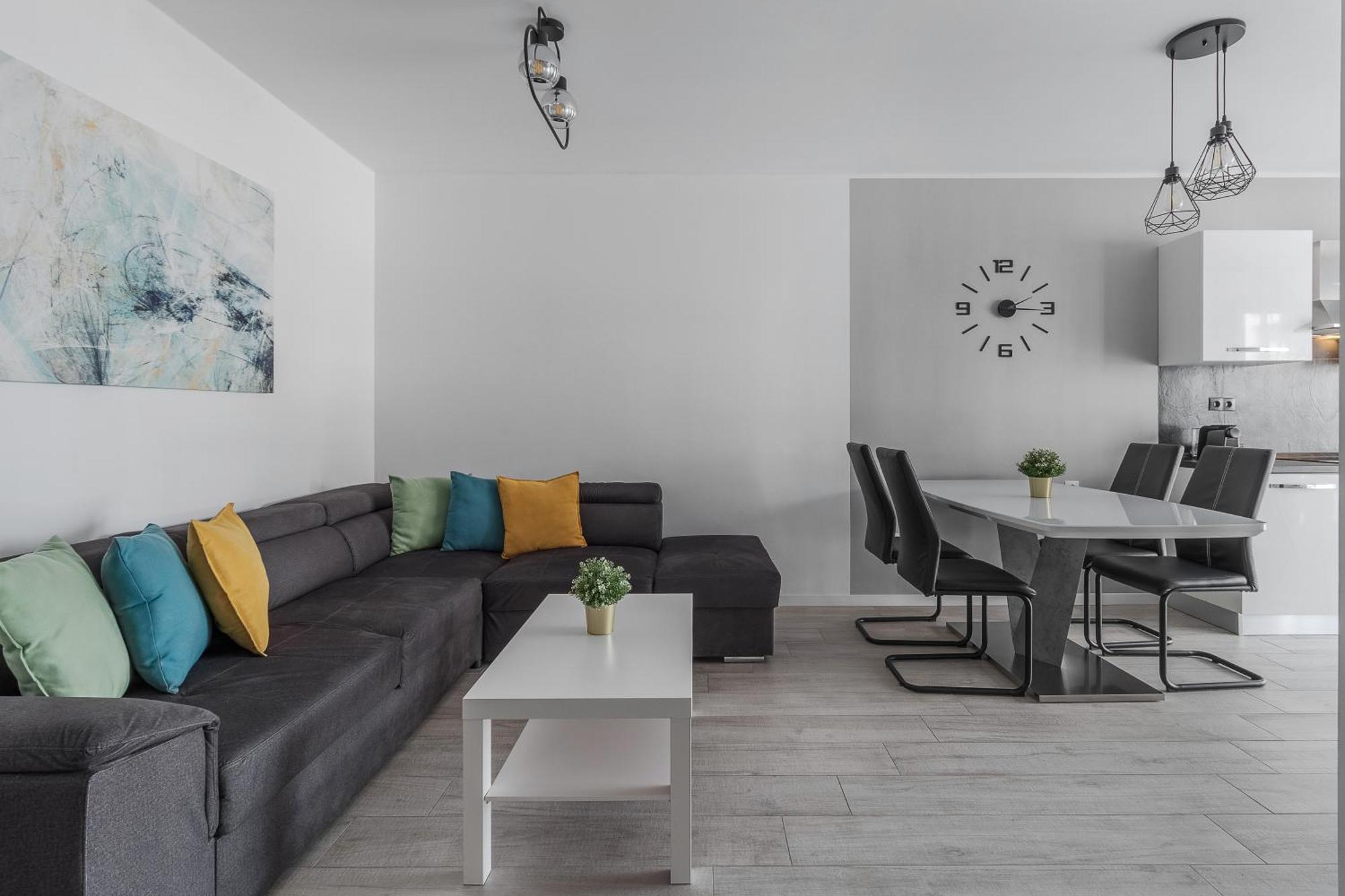 Ceyrat Flat Apartamento Oradea Exterior foto