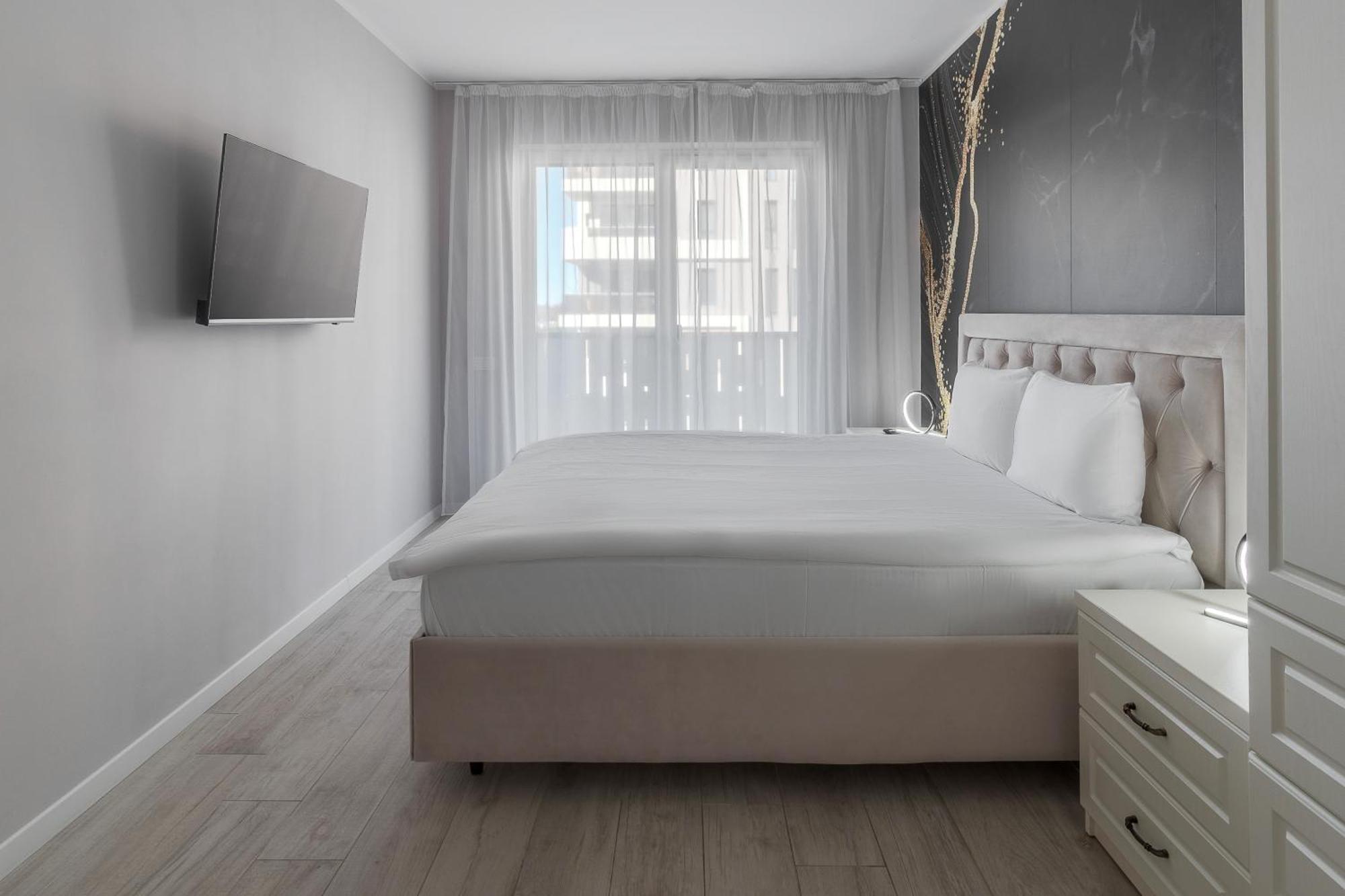 Ceyrat Flat Apartamento Oradea Exterior foto