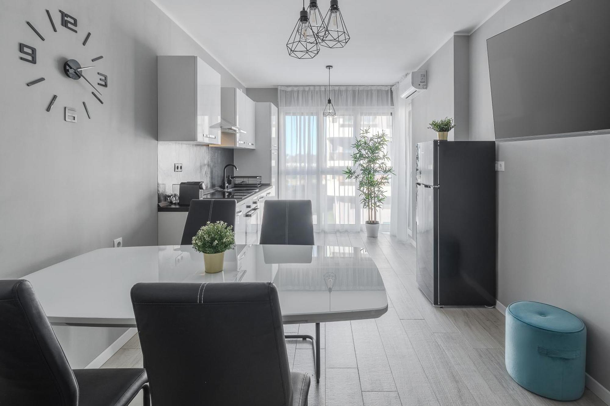 Ceyrat Flat Apartamento Oradea Exterior foto